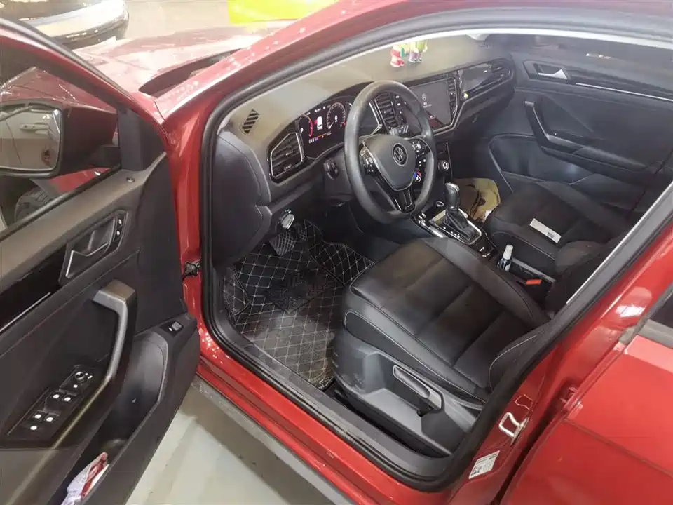 Volkswagen T-ROC exploring Songs Volkswagen T-ROC exploring Songs