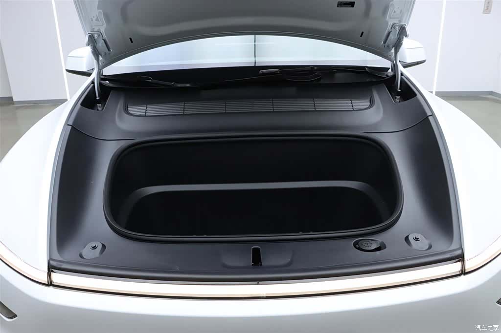Tesla Model Y, 2025 10