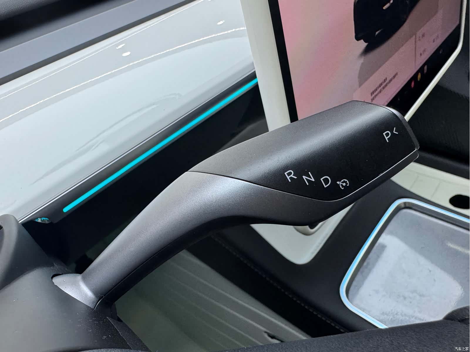 Tesla Model Y, 2023 18