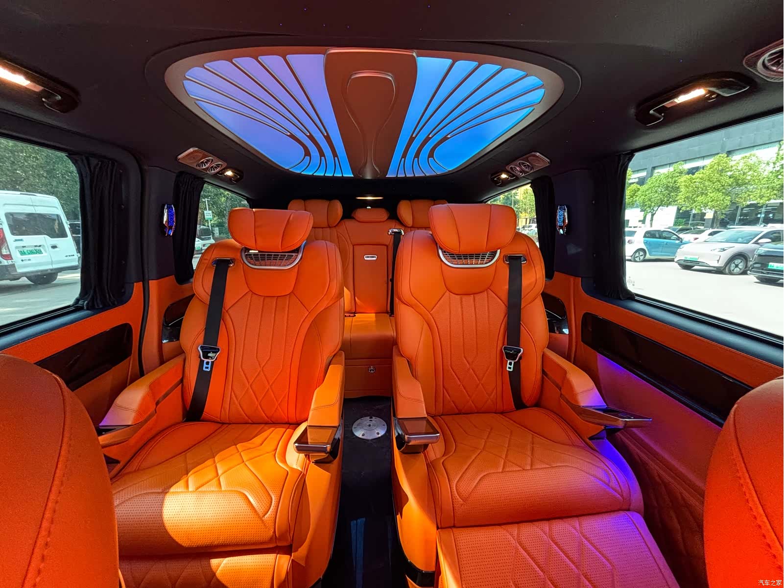 Mercedes-Benz 7, 2023 16