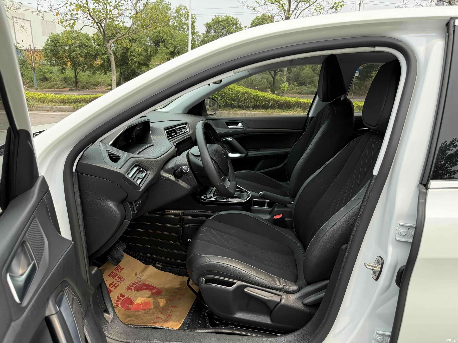 Peugeot 308, 2017 все фото