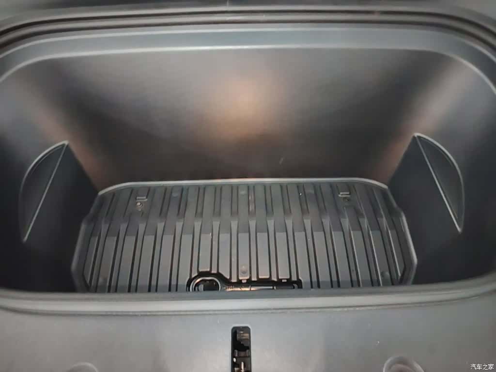 Tesla Model Y, 2023 20