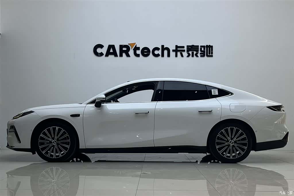 Geely 8, 2025 4