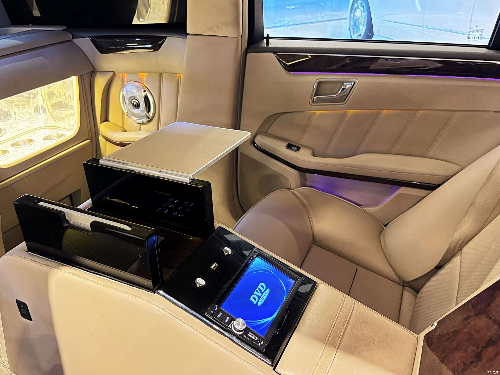 Mercedes-Benz E-Class, 2011 27
