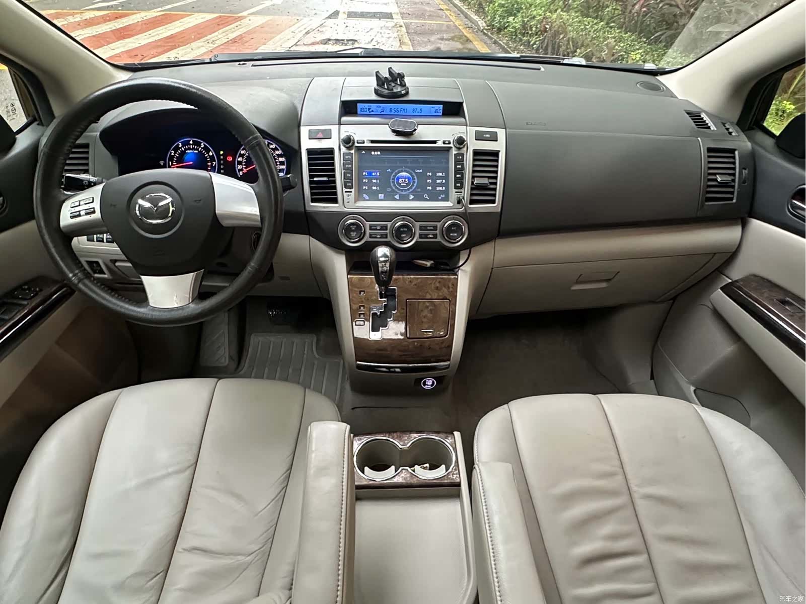 Mazda 8, 2012 13