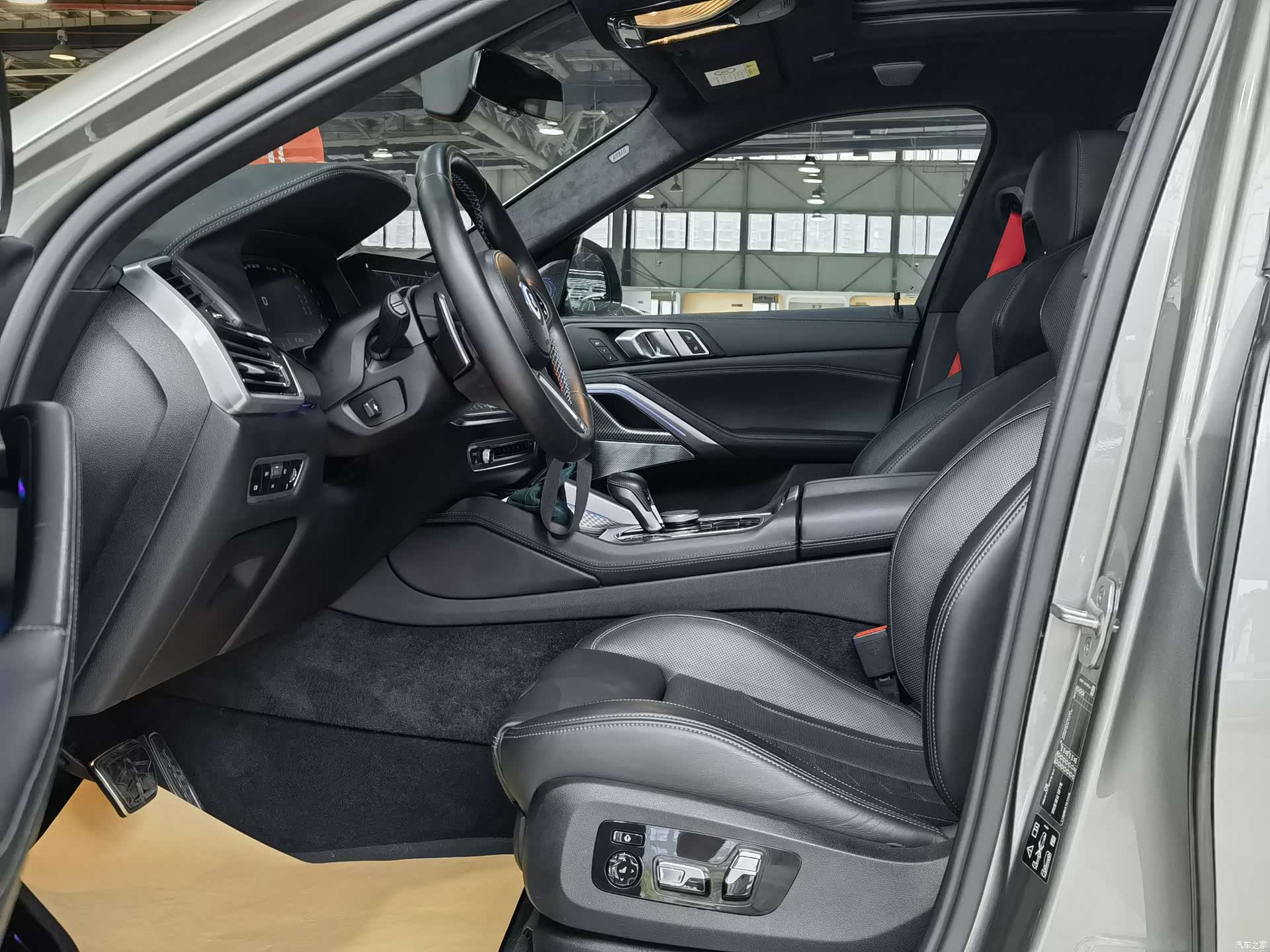 BMW X6, 2022 все фото