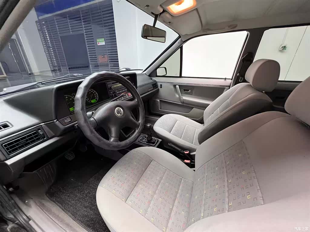 Volkswagen Santana, 2012 3