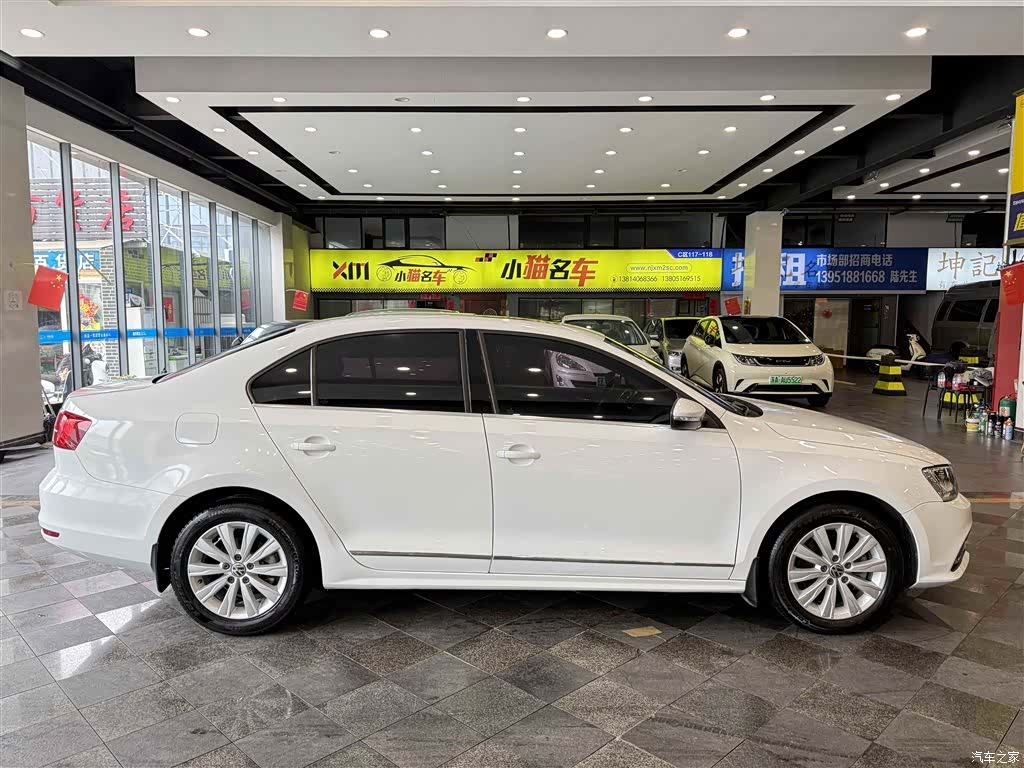 Volkswagen Sagitar, 2015 10