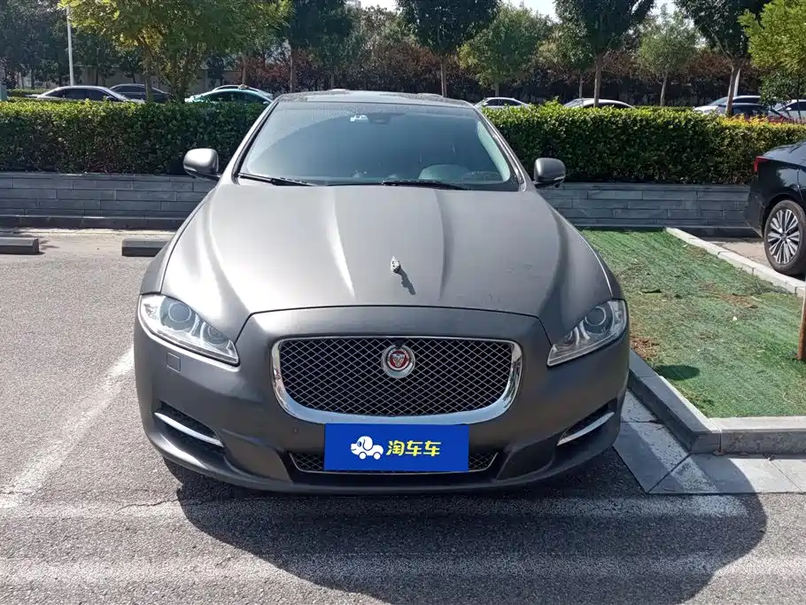 Jaguar XJ