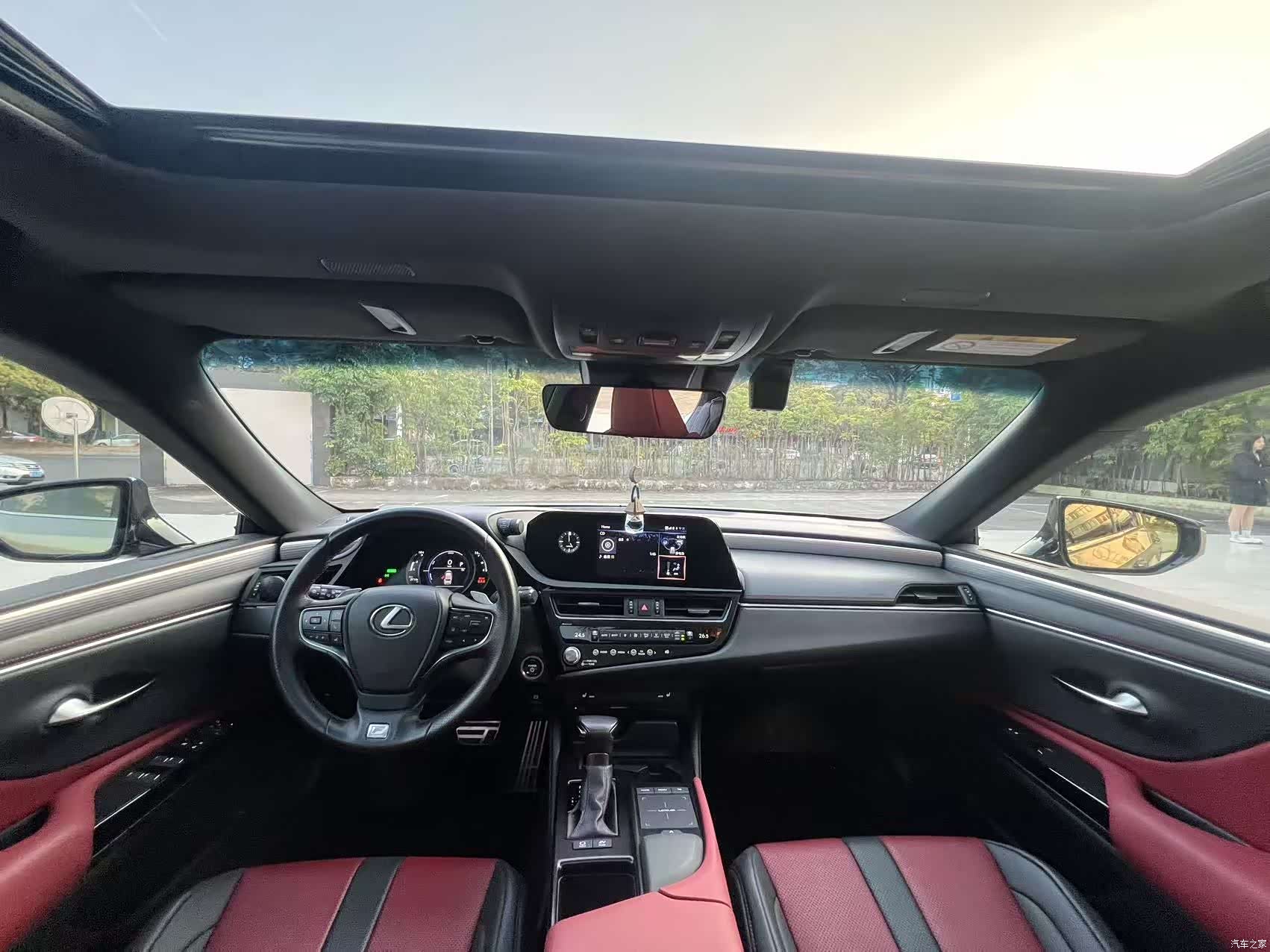 Lexus ES, 2022 все фото