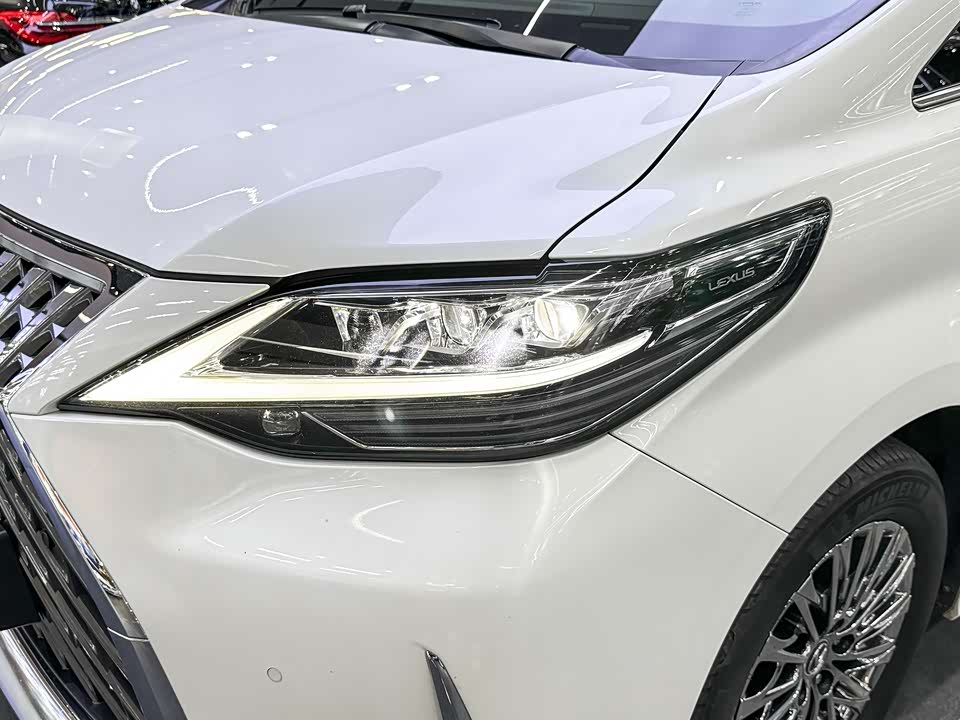 Lexus LM Lexus LM