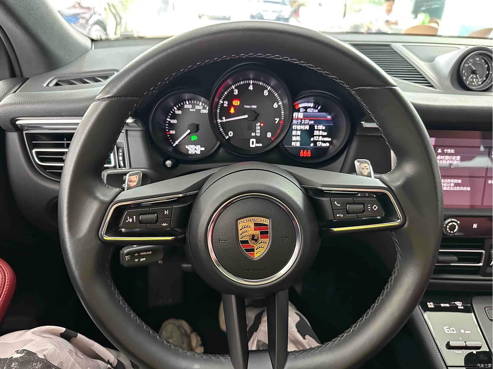 Porsche Macan, 2022 все фото