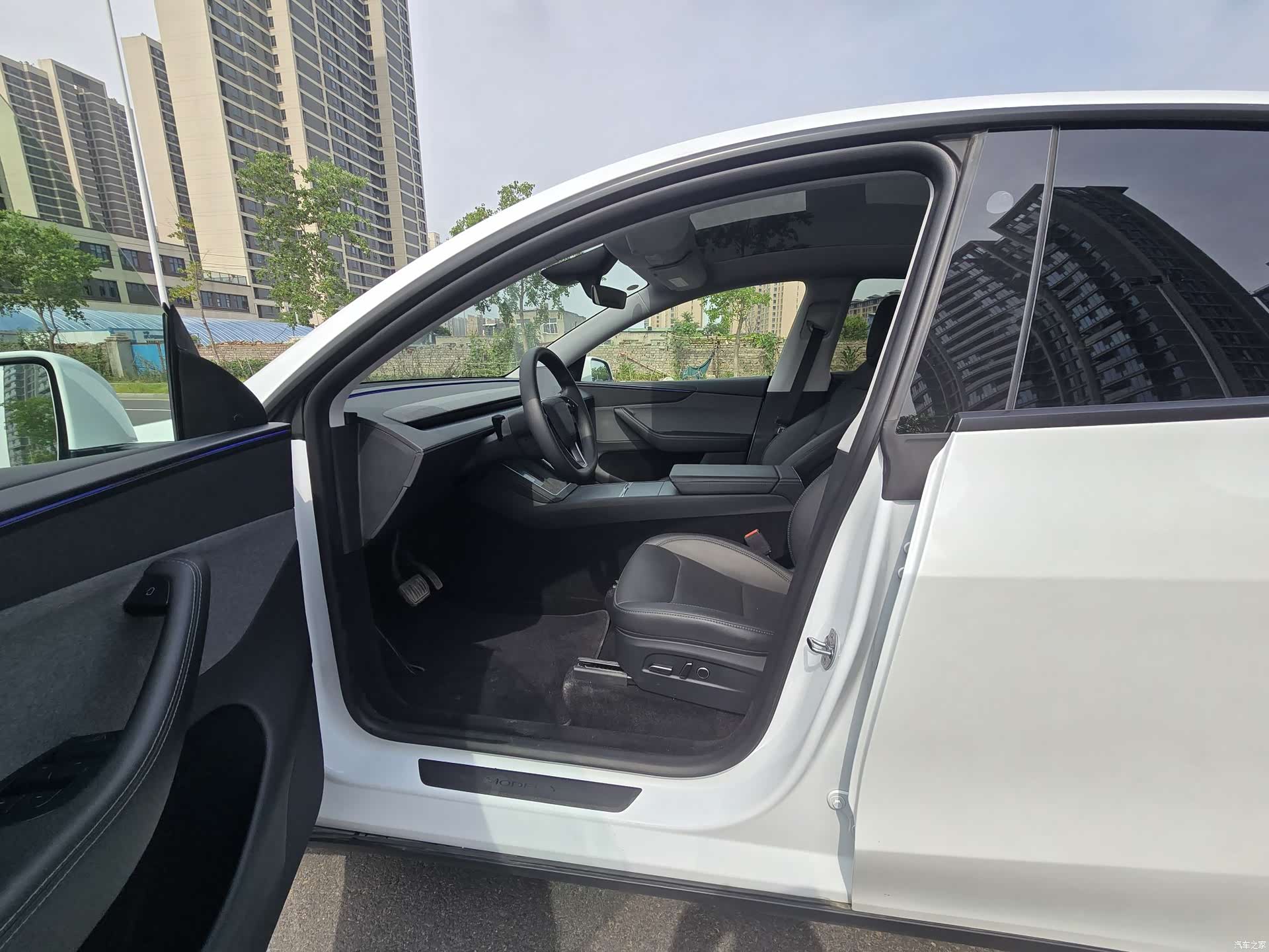 Tesla Model Y, 2025 4