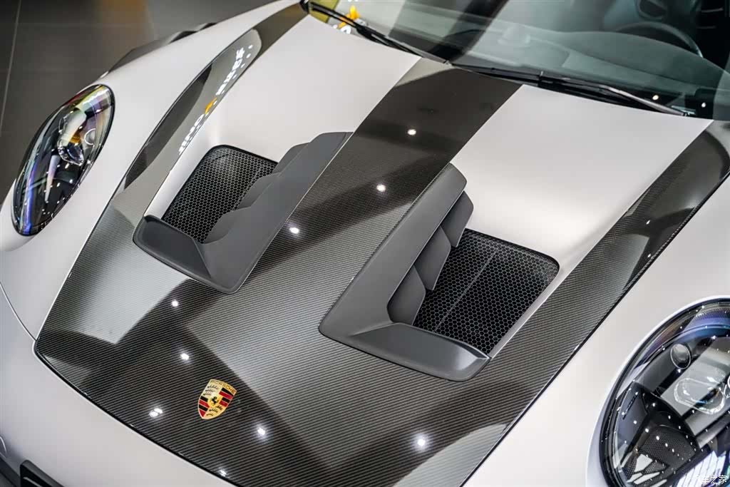 Porsche 911, 2025 10