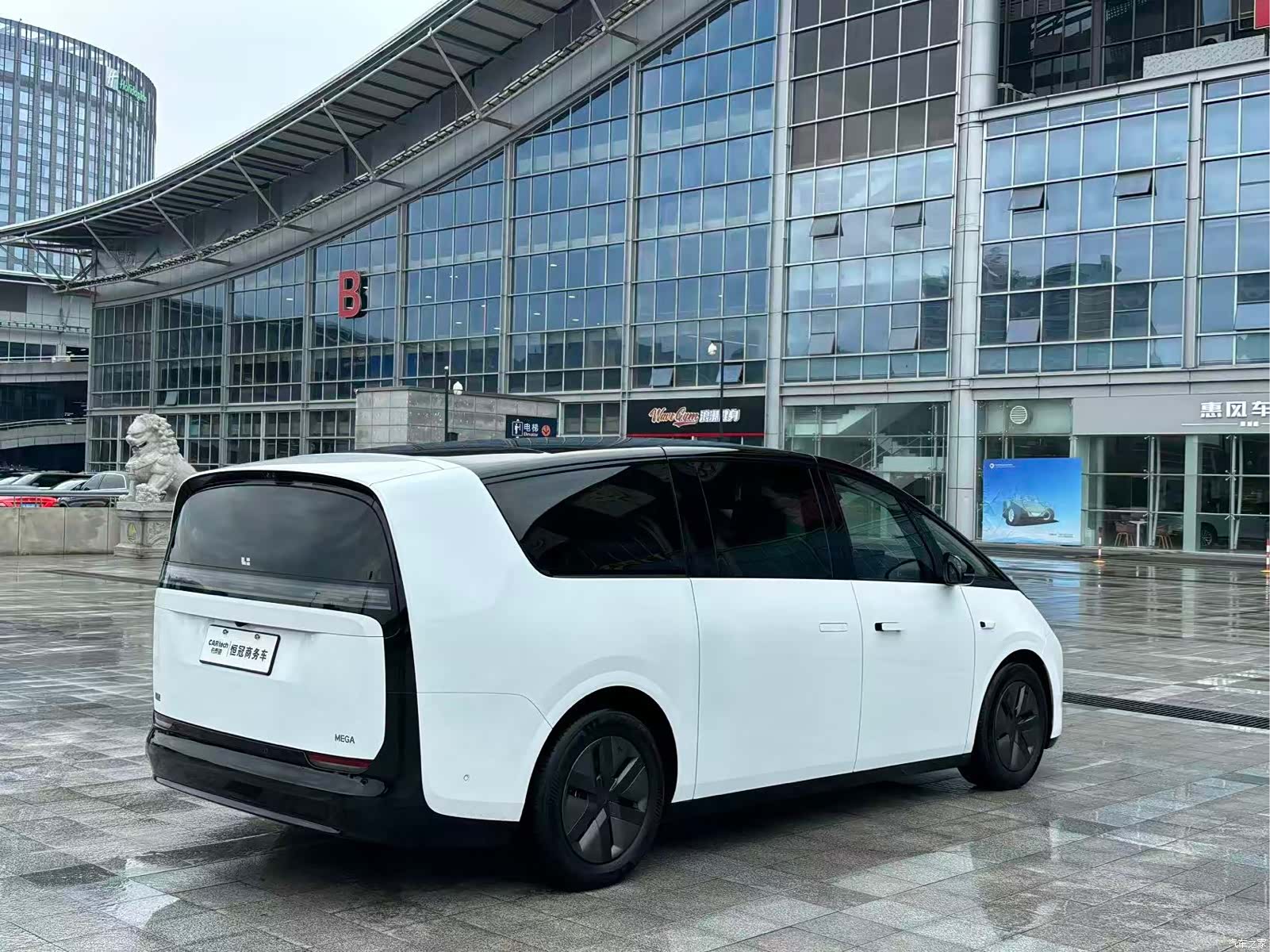 Li Auto MEGA, 2025 6