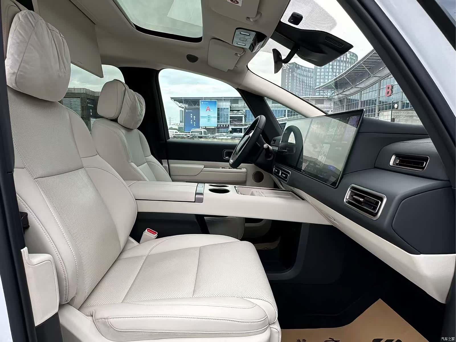 Li Auto MEGA, 2025 12
