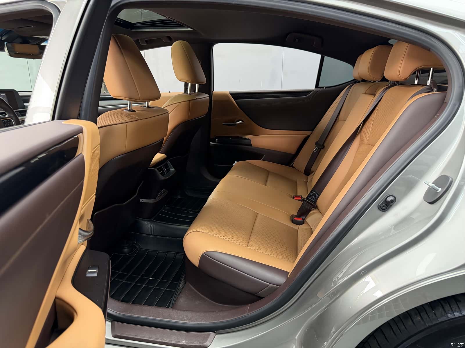 Lexus ES, 2021 7