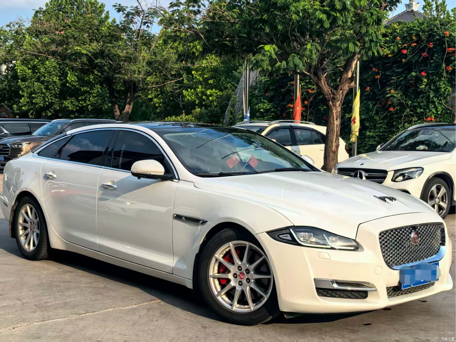 Jaguar XJ, 2017 3