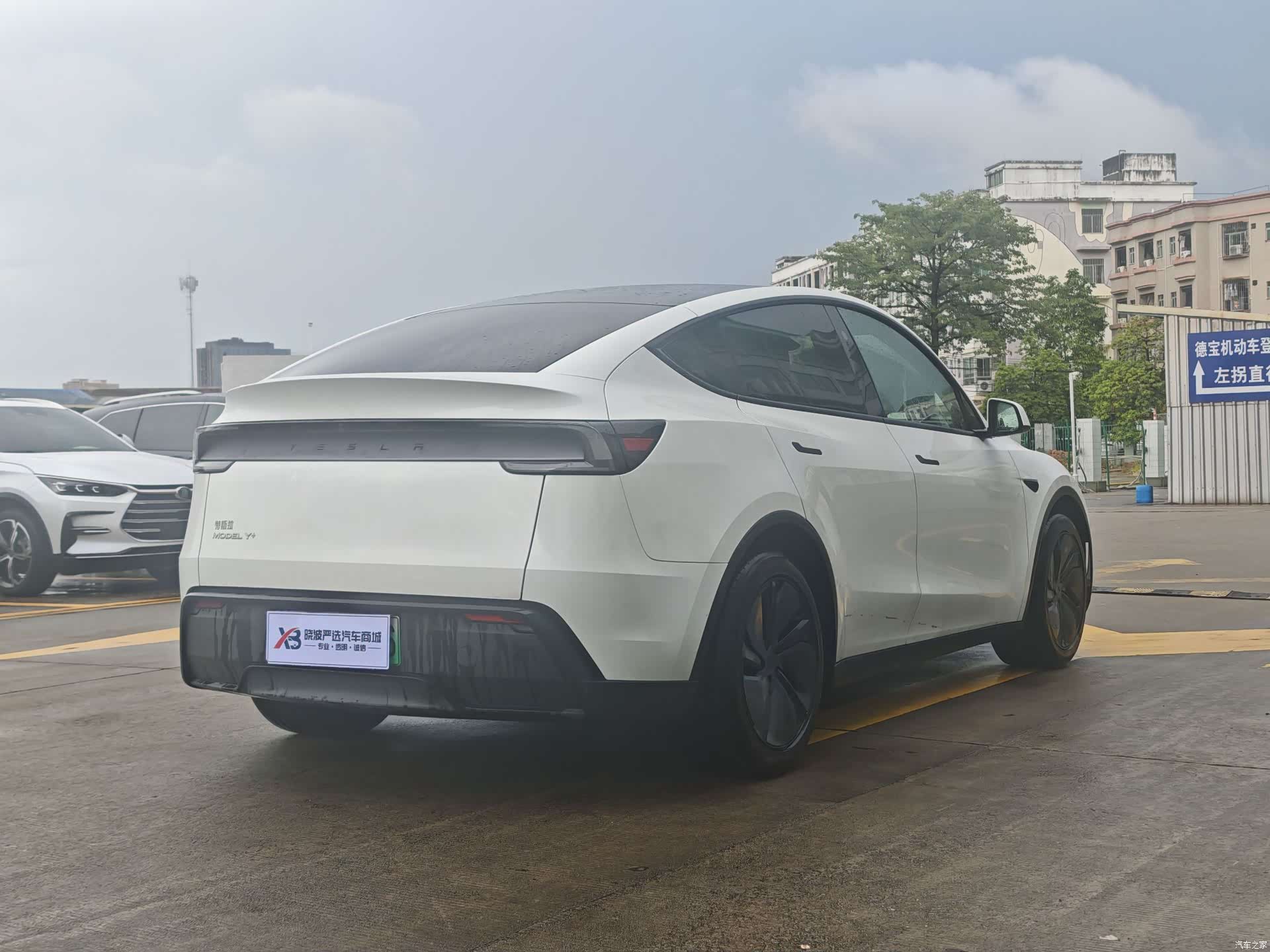 Tesla Model Y, 2025 8