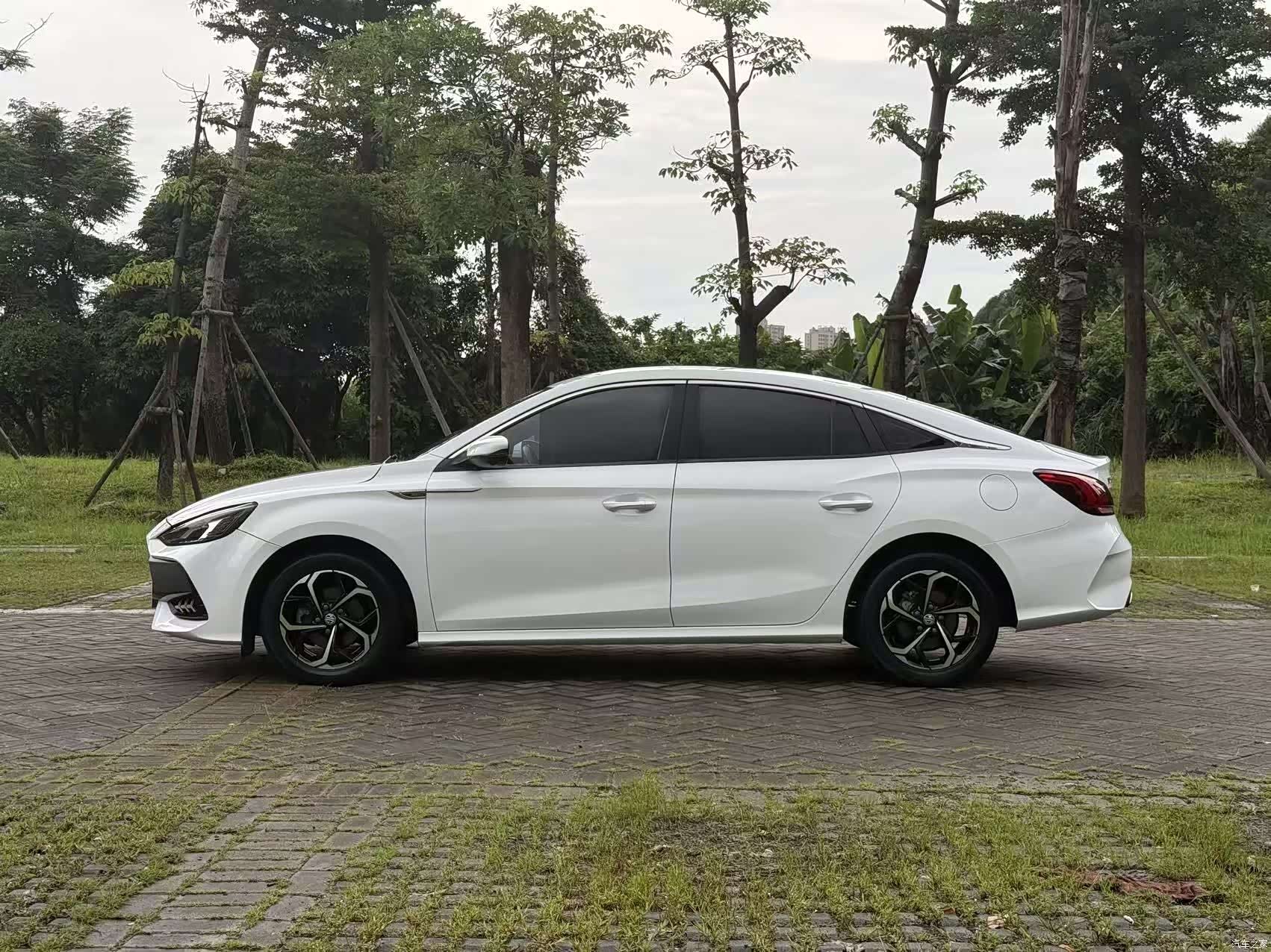 MG MG5, 2023 15