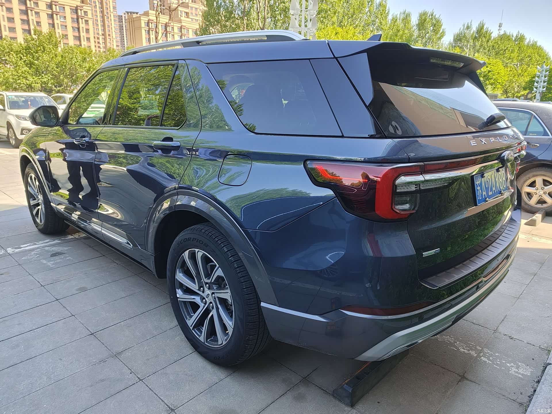 Ford Explorer, 2023 3