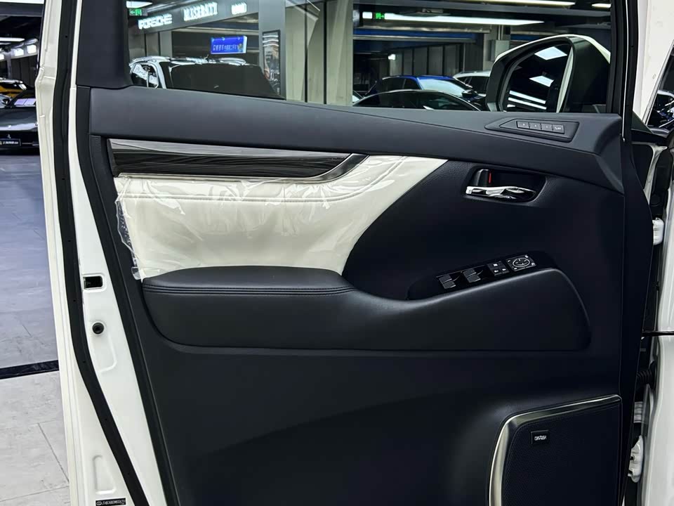 Lexus LM Lexus LM