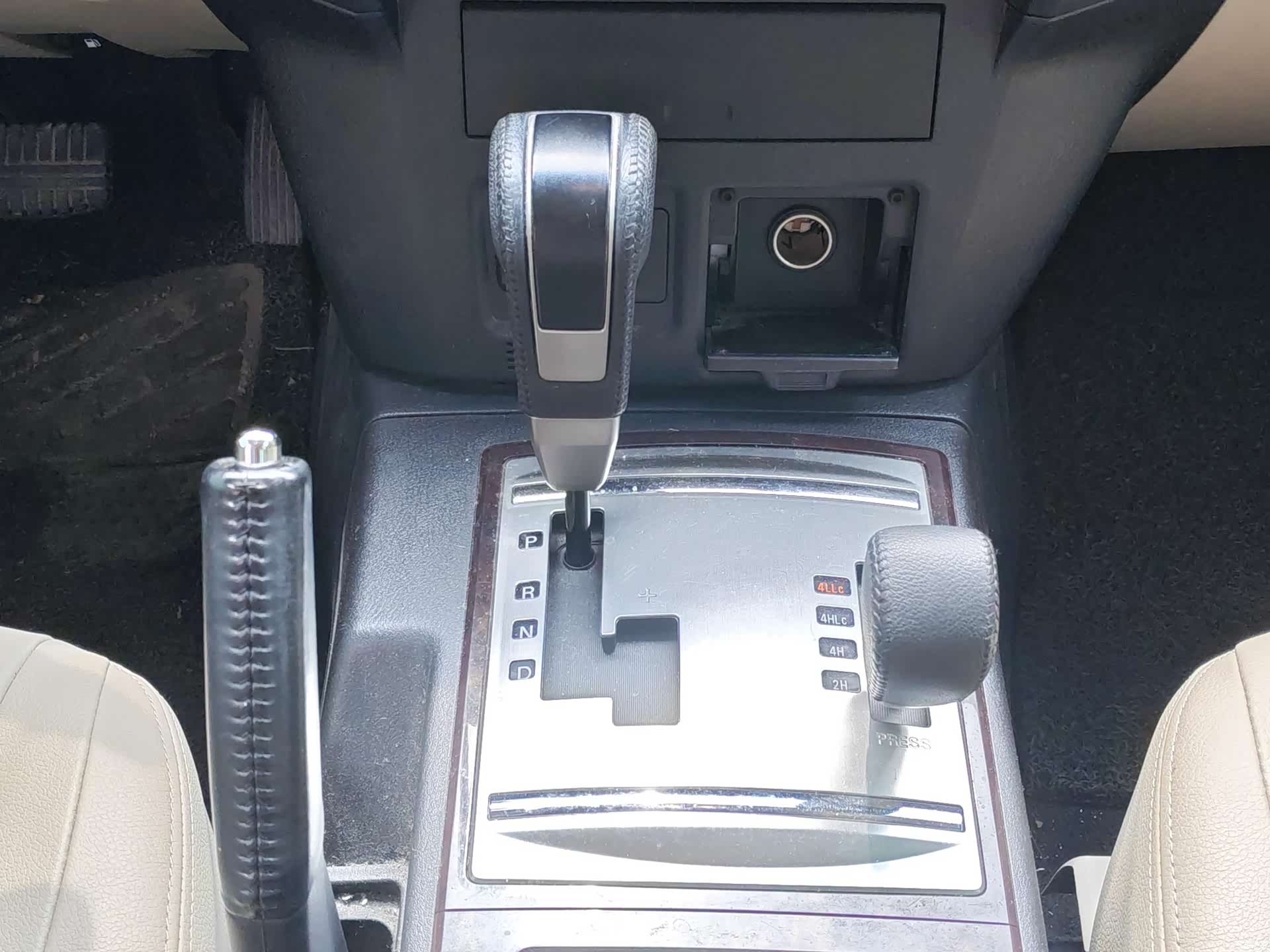 Mitsubishi Pajero, 2019 10