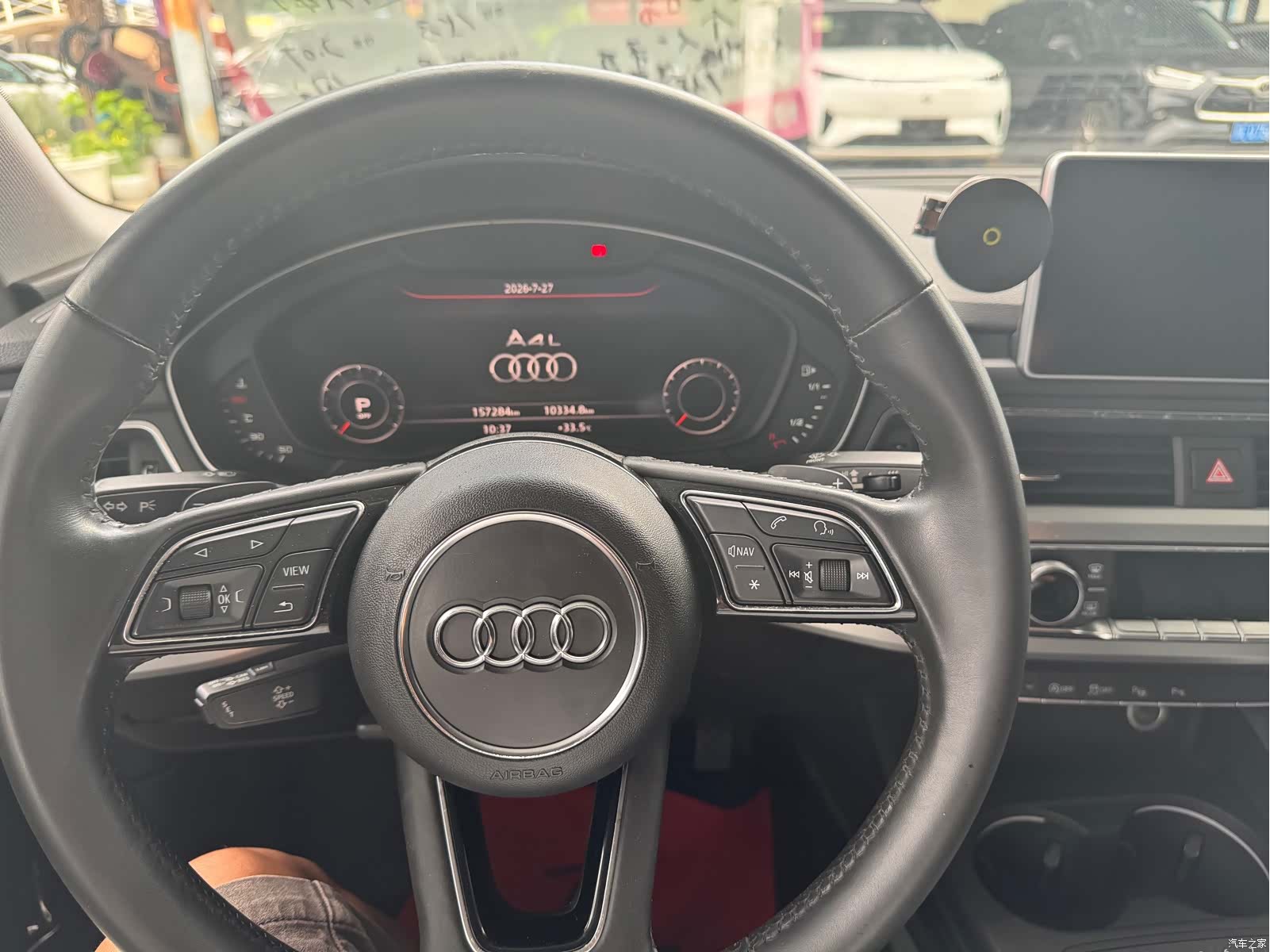 Audi A4L, 2019 все фото