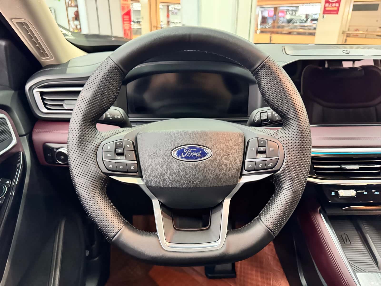 Ford Explorer, 2023 9