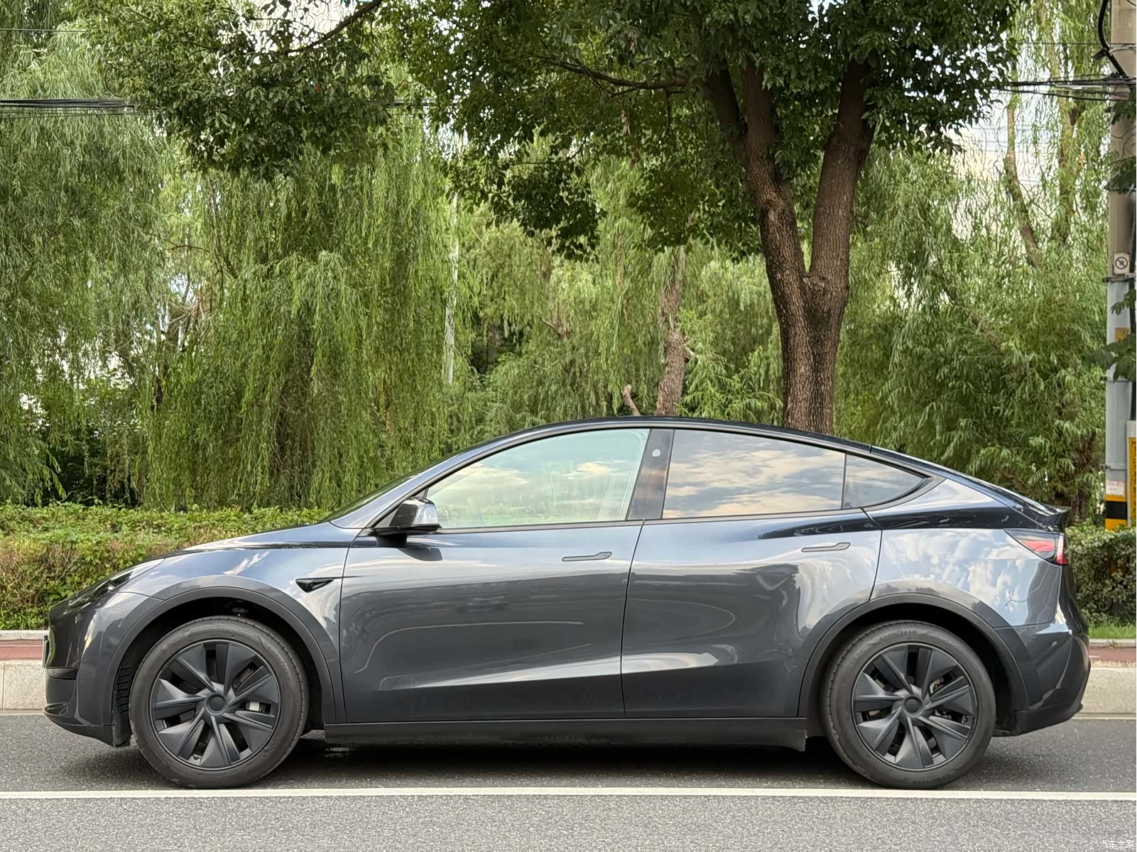 Tesla Model Y, 2025 2