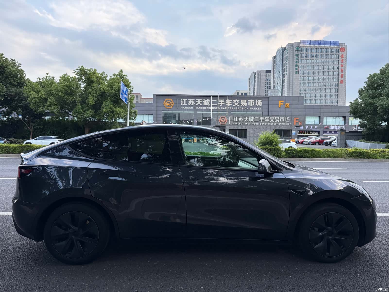 Tesla Model Y, 2025 6
