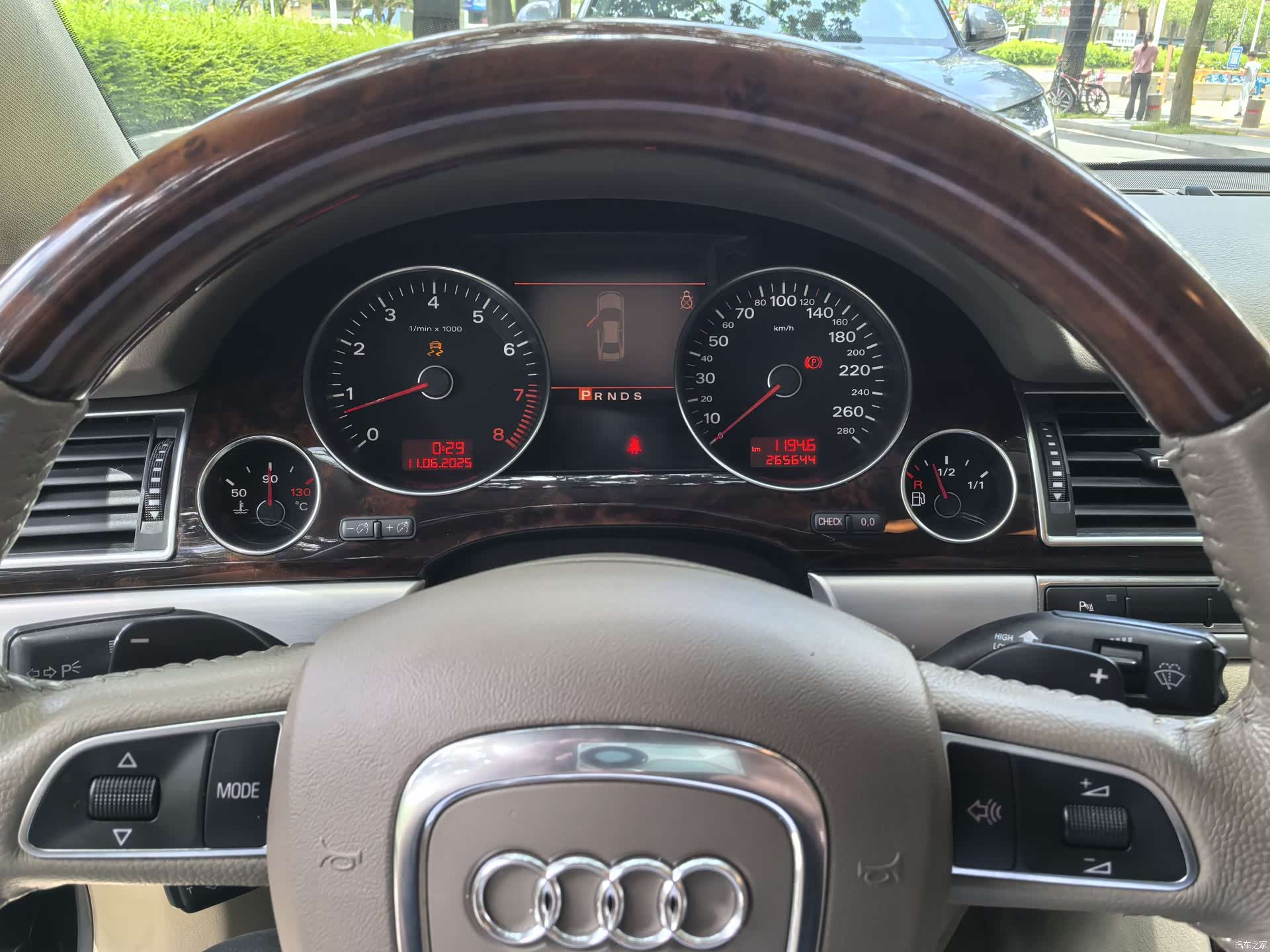 Audi A8L, 2009 7