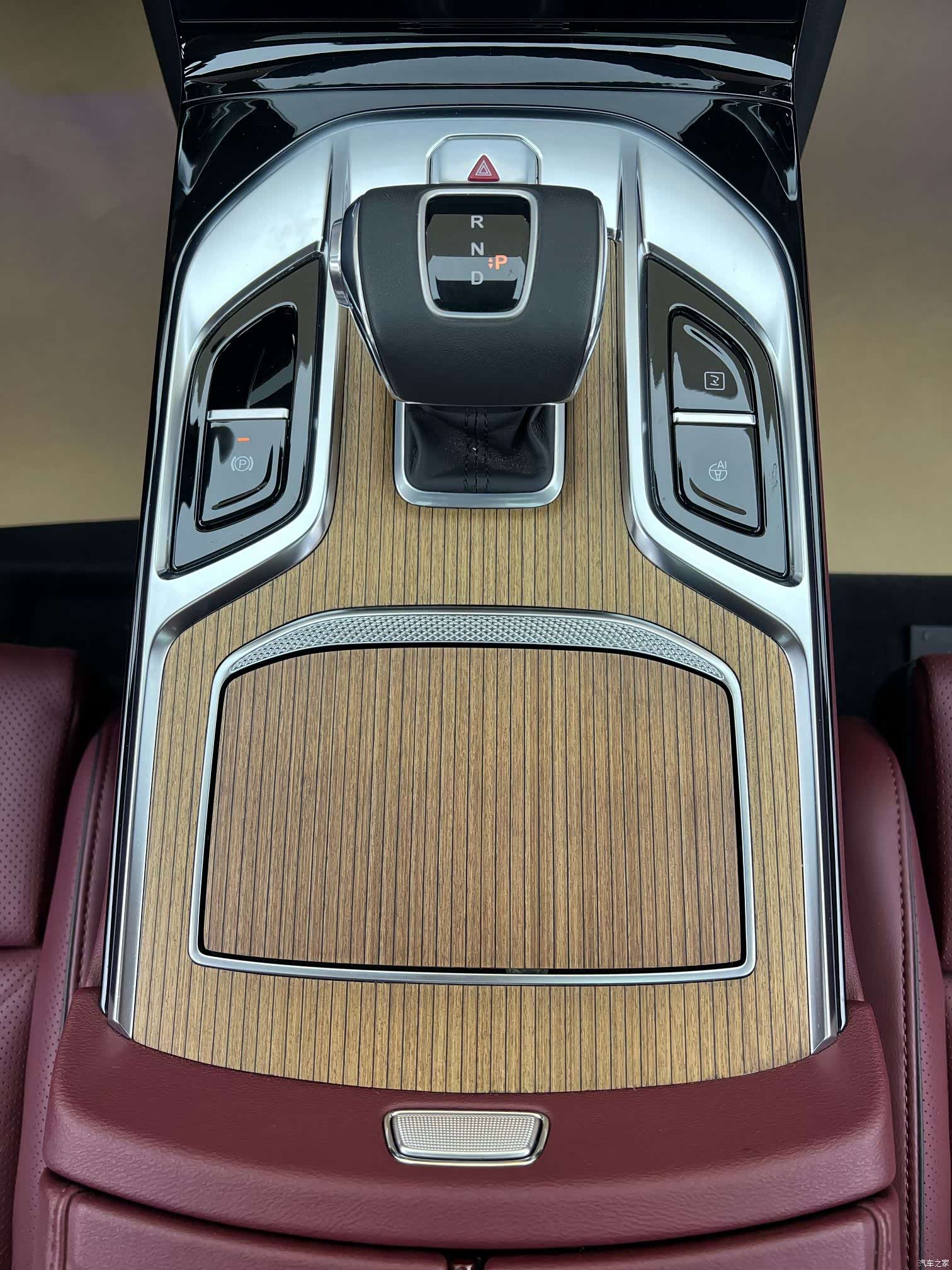 Hongqi E-HS9, 2023 27