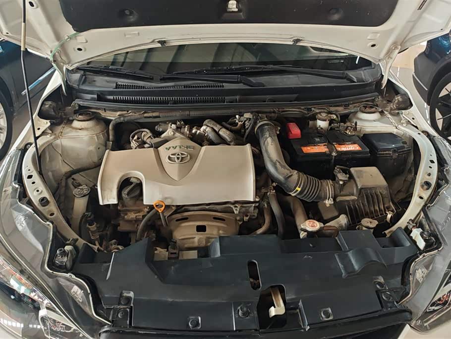 Toyota YARiS L to enjoy