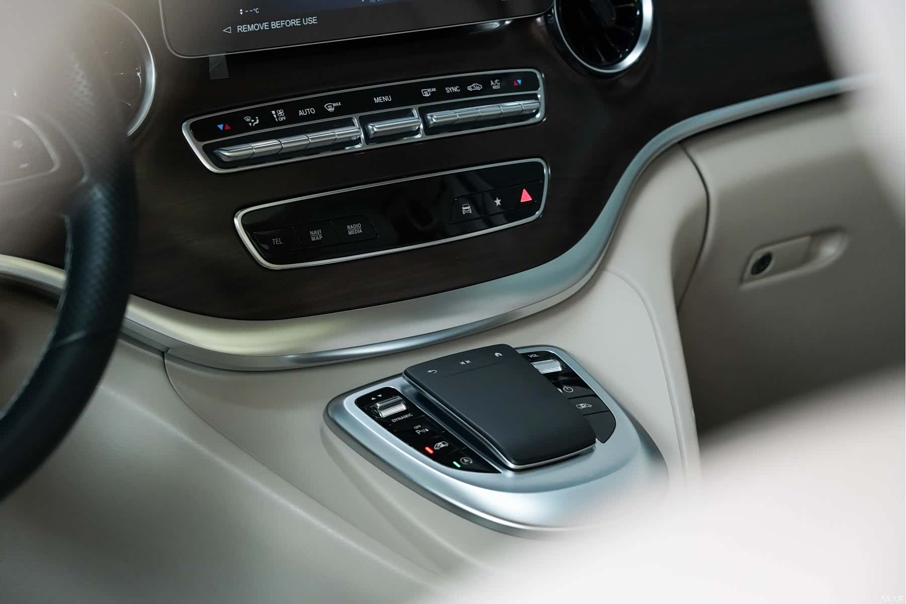 Mercedes-Benz V-Class, 2023 16