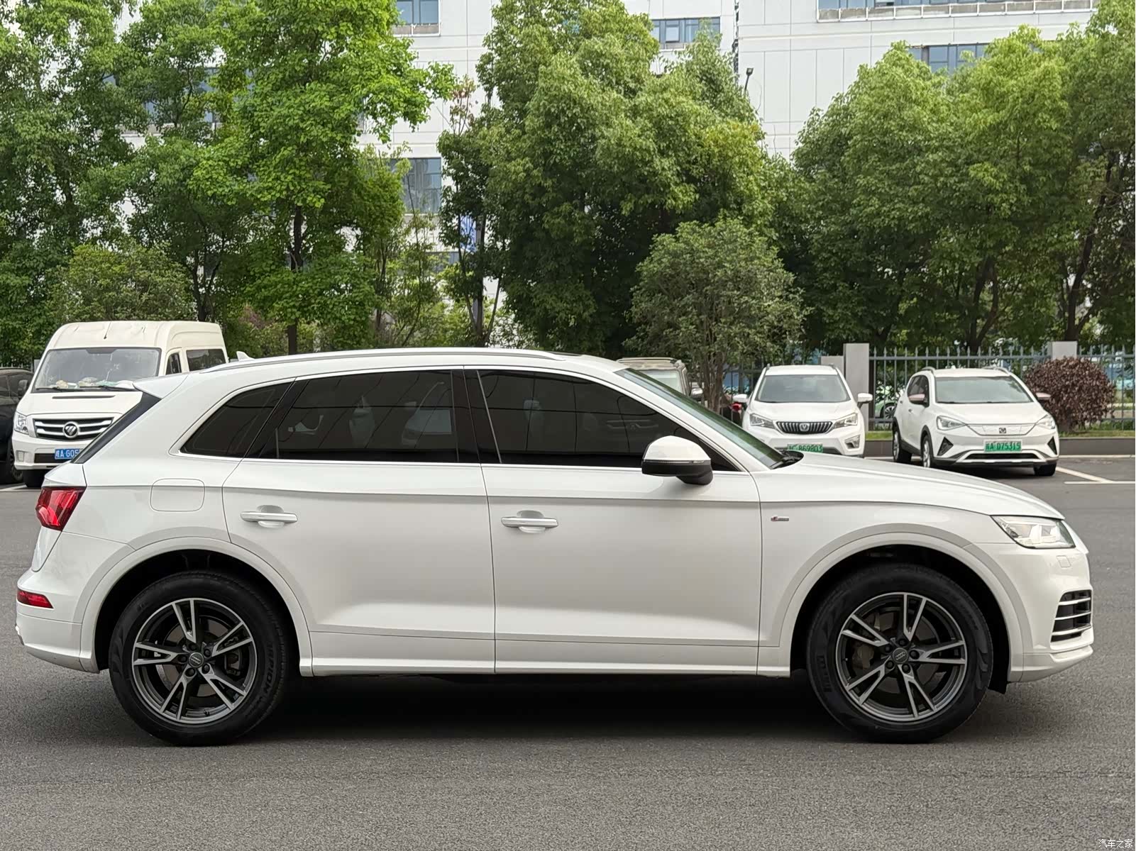 Audi Q5L, 2019 11