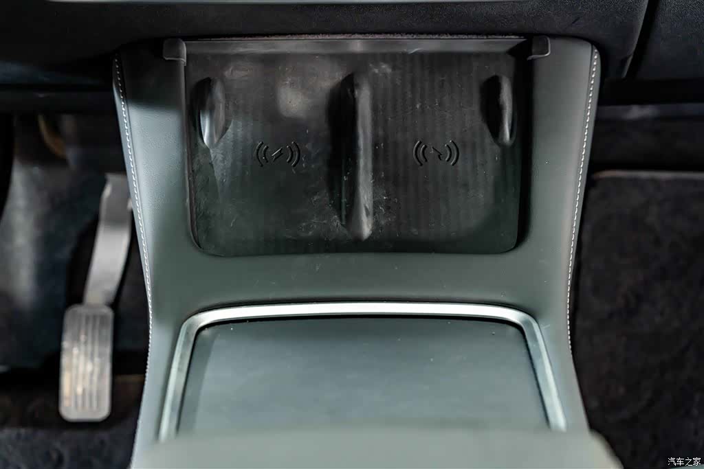 Tesla Model Y, 2024 16