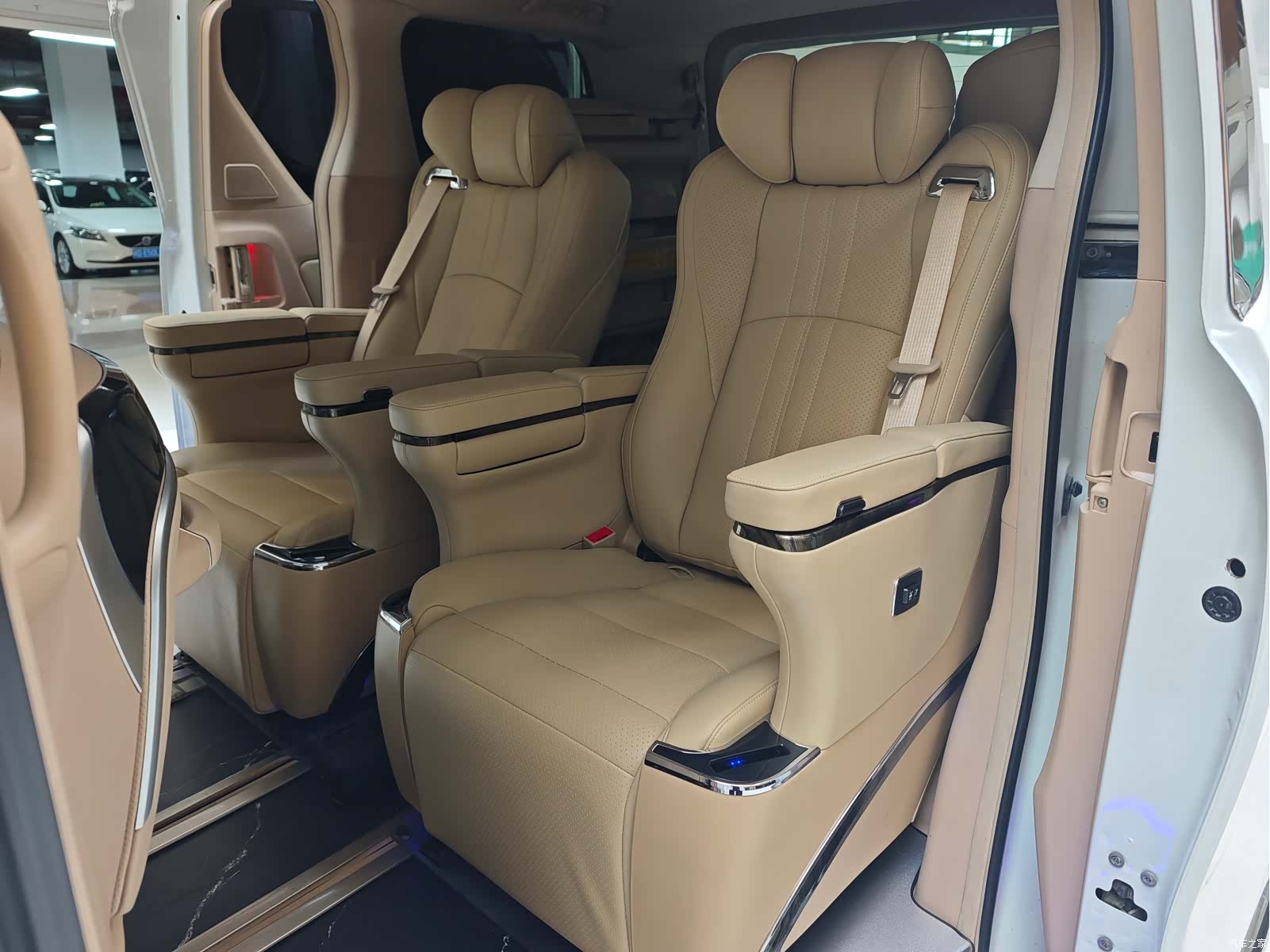 Toyota Alphard, 2013 8