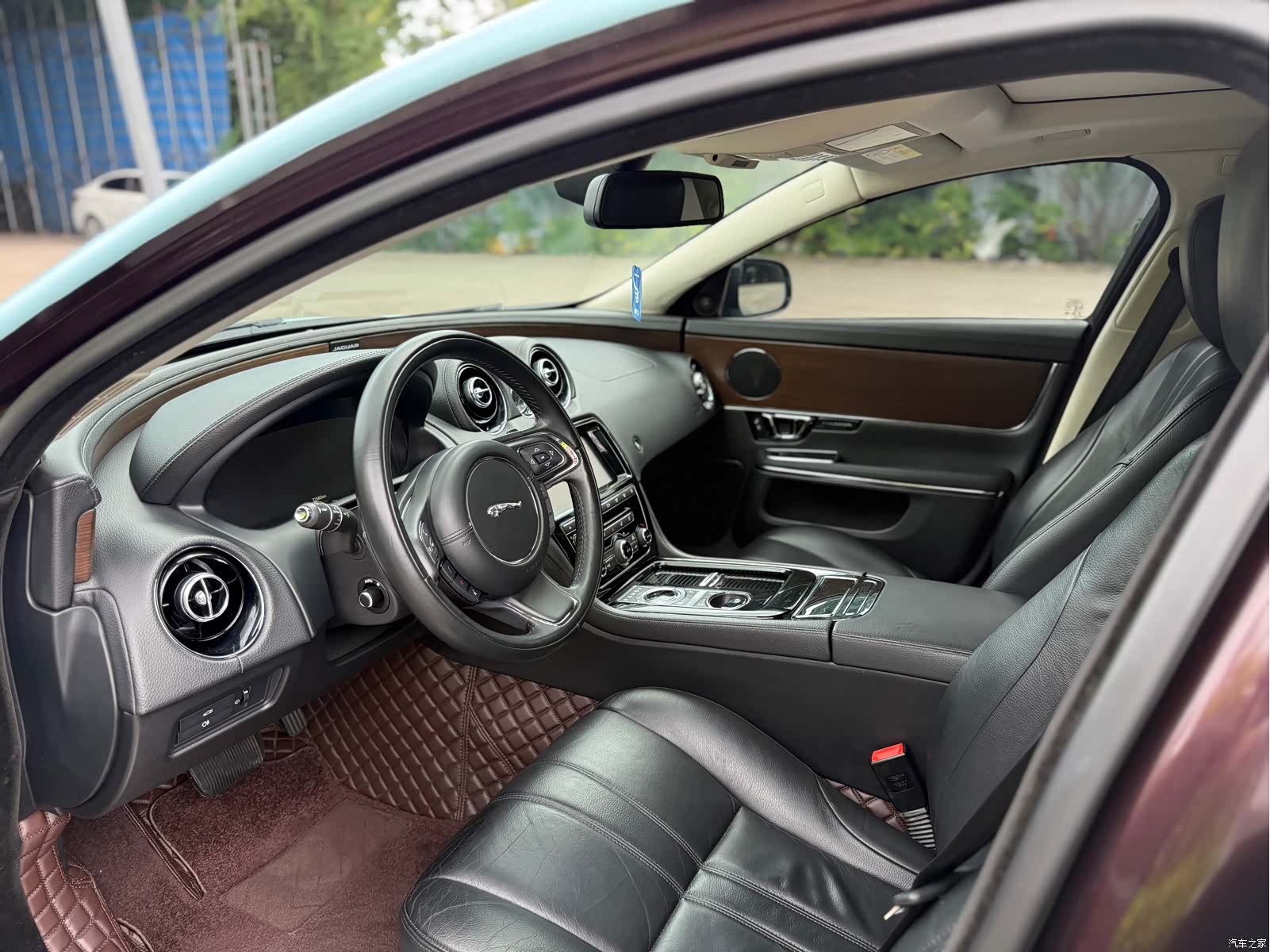 Jaguar XJ, 2017 4