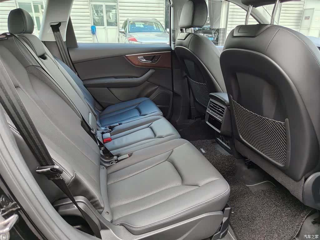 Audi Q7, 2025 13