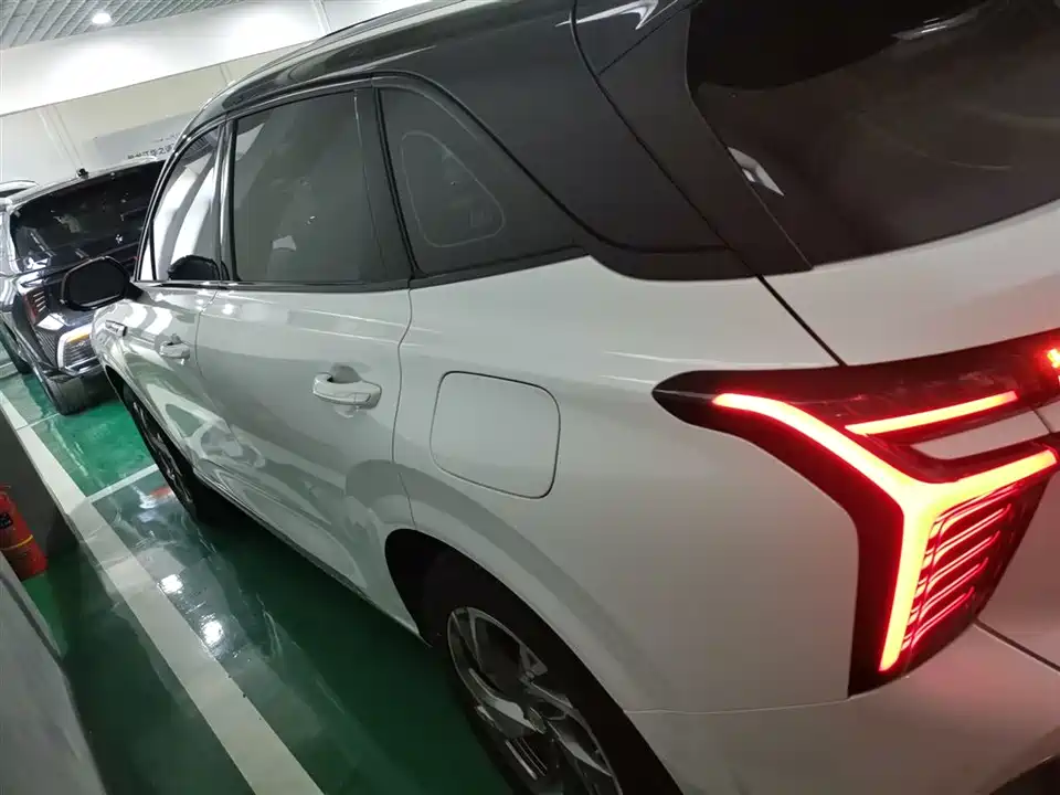 Hongqi HS3 PHEV