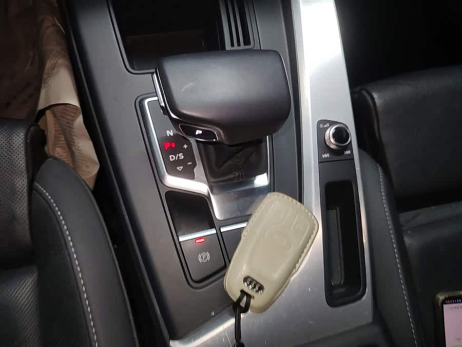 Audi A4L 2020, фото 14