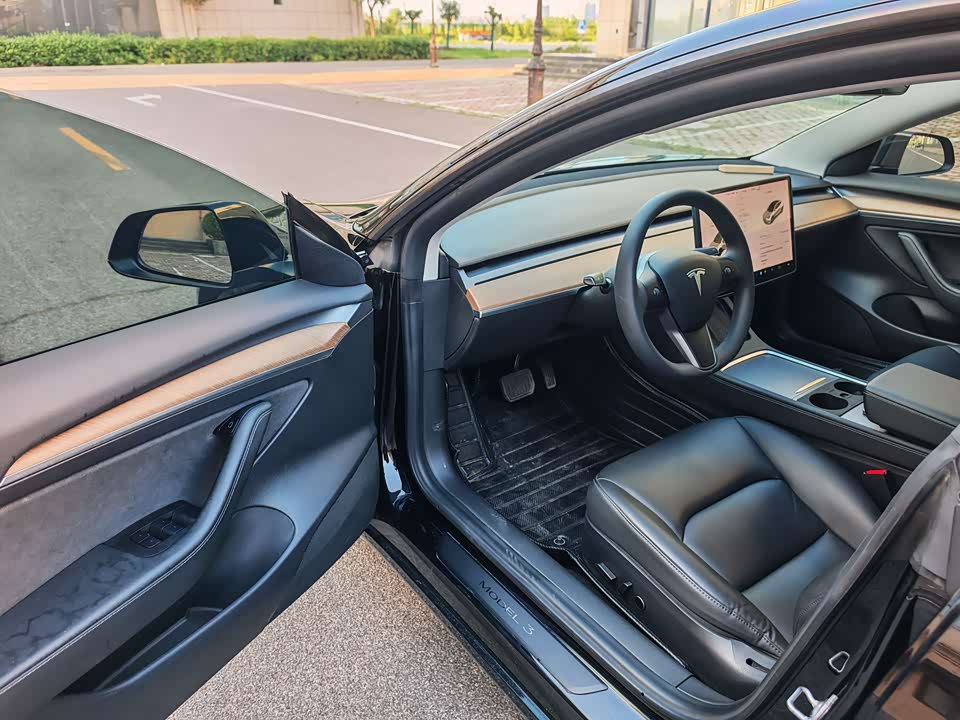 Tesla Model 3 Tesla Model 3