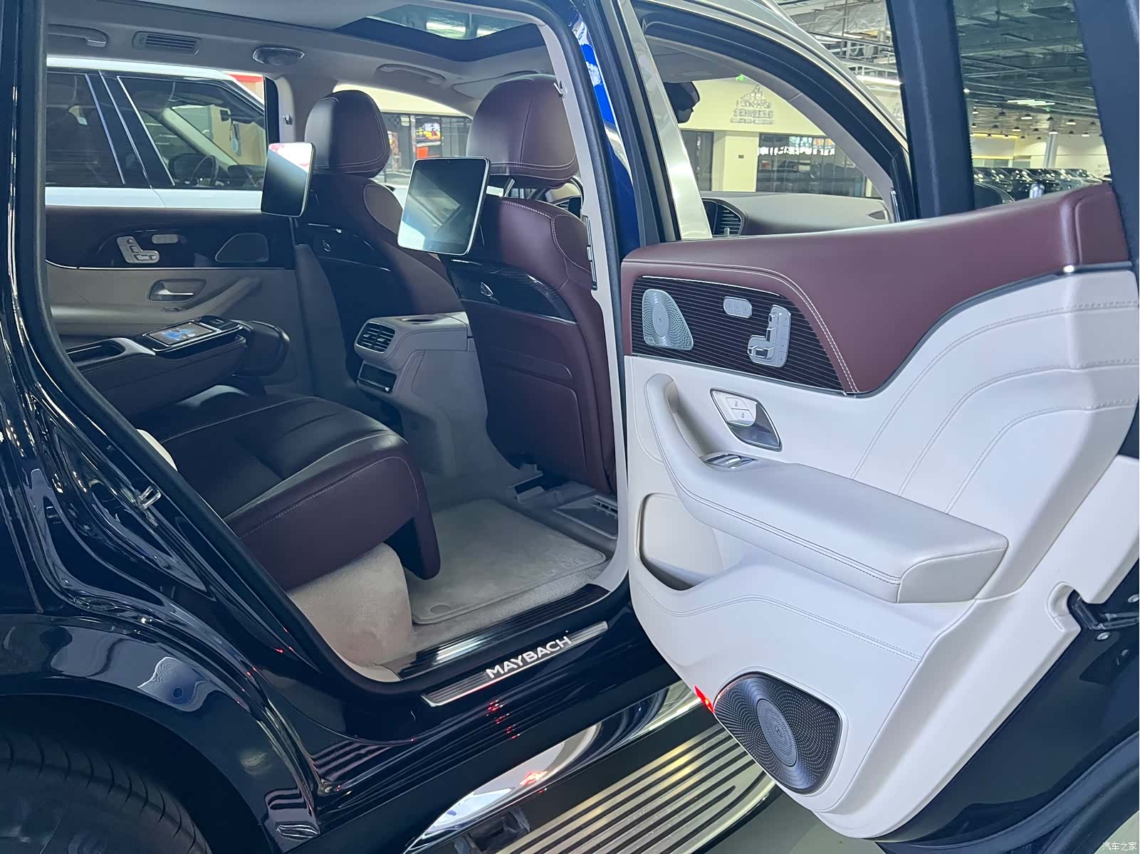 Maybach GLS, 2021 10