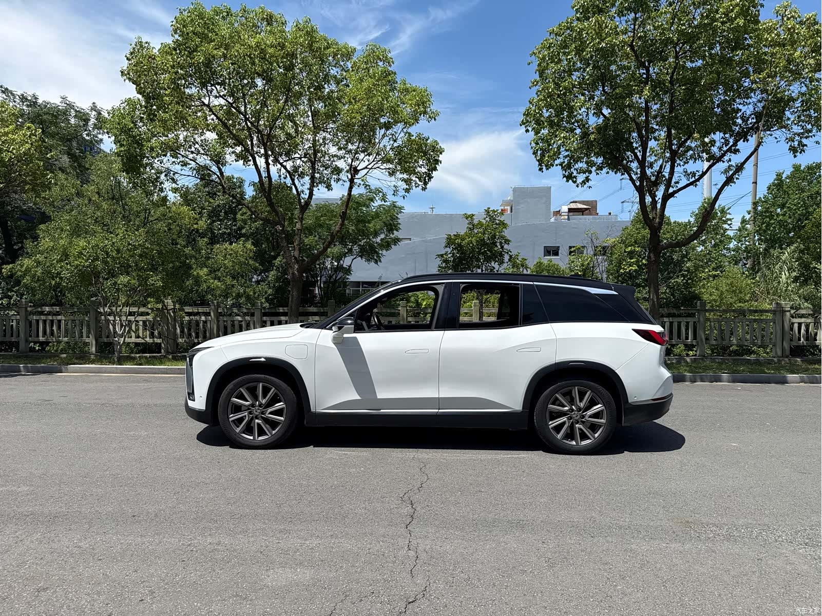 NIO ES8, 2021 8