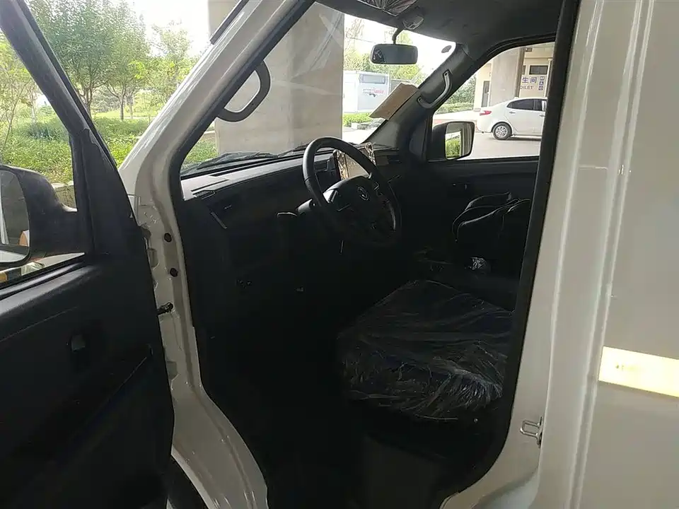 Dongfeng Yufeng EM27