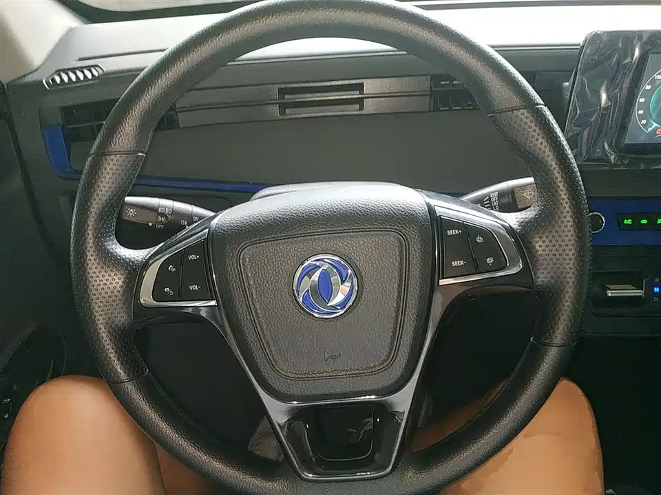 Dongfeng Yufeng EM27