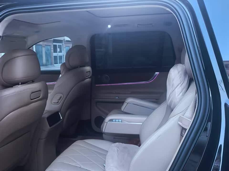 AITO Ask the world M9