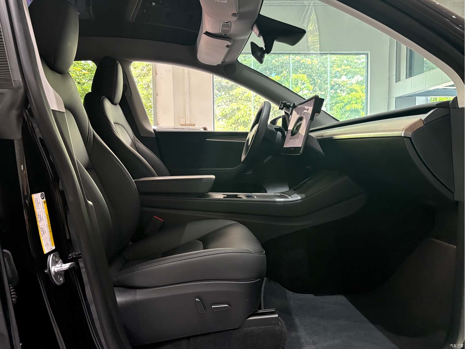 Tesla Model Y, 2023 20