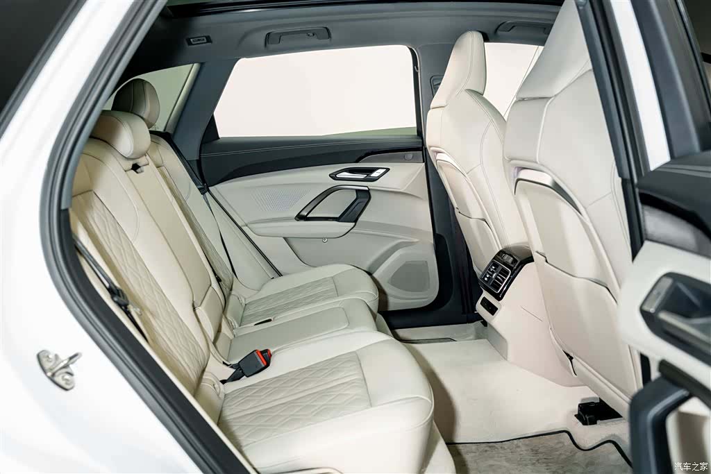 Audi Q5L, 2026 21